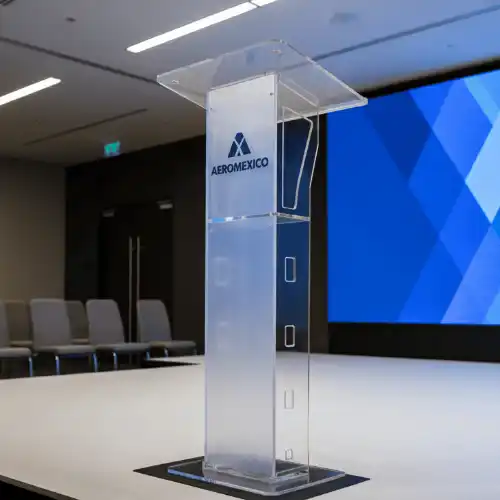 Podium de acrílico personalizado con logotipo